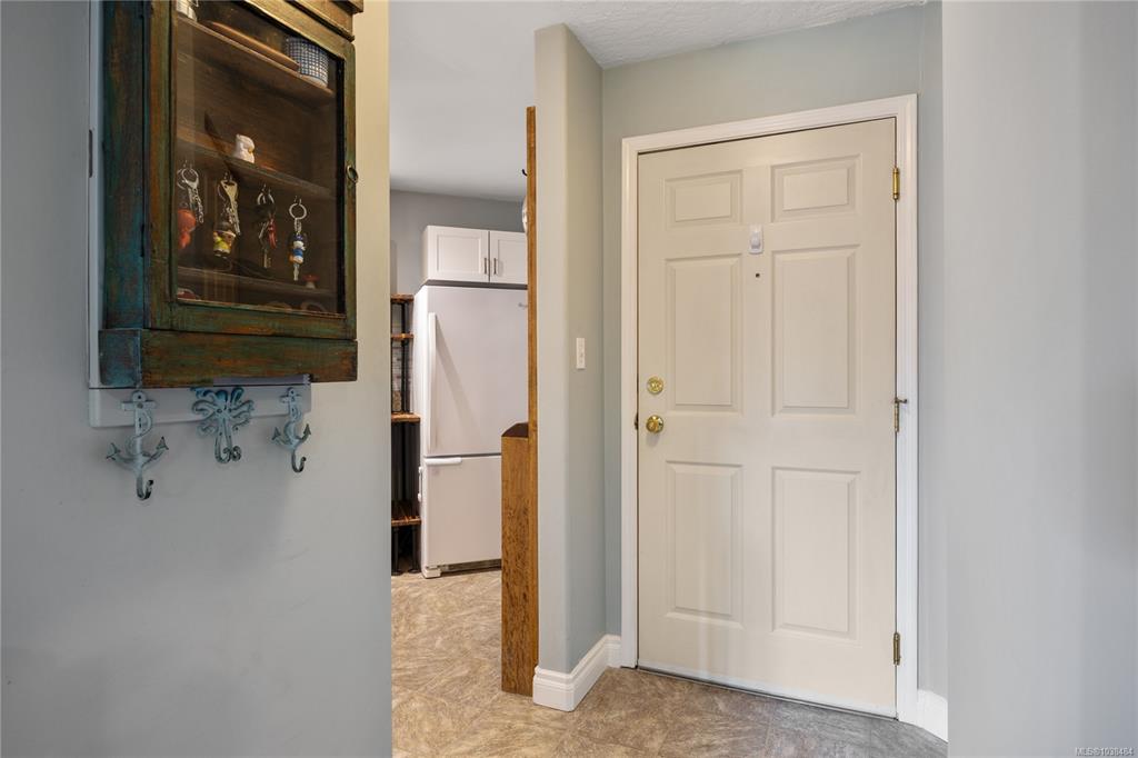 Fifth View of 3010 Washington Ave, Victoria, BC, V9A 1P6