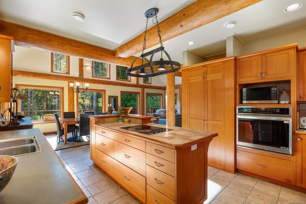 Fifth View of 900 Spider Lake Rd, Qualicum Beach, BC, V9K 2L7