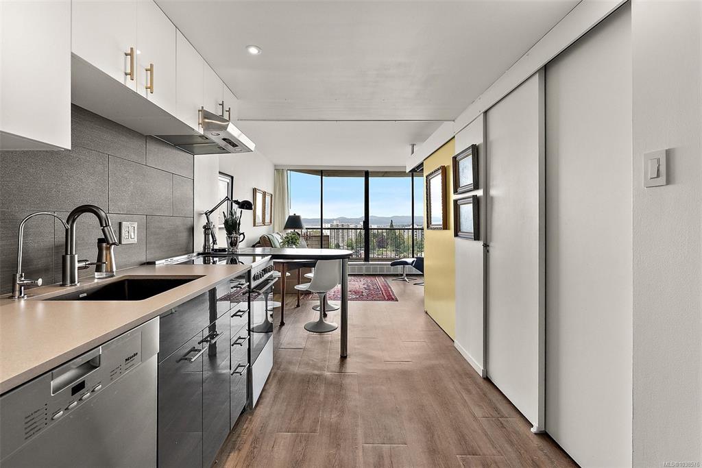 Third View of 620 Toronto St, Victoria, BC, V8V 1P7