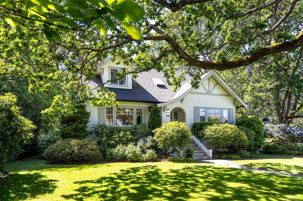 688 Falkland Rd, 1038594, BC,