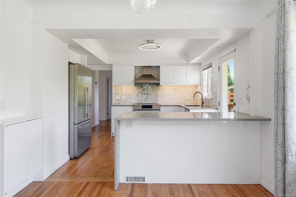 Fourth View of 3026 Larkdowne Rd, Oak Bay, BC, V8R 5N2