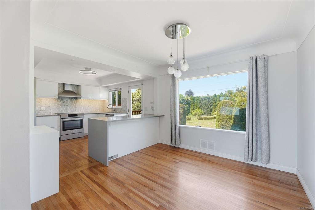 Fifth View of 3026 Larkdowne Rd, Oak Bay, BC, V8R 5N2