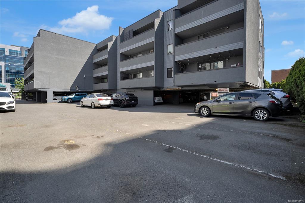 755 Hillside Ave, 1038613, BC,