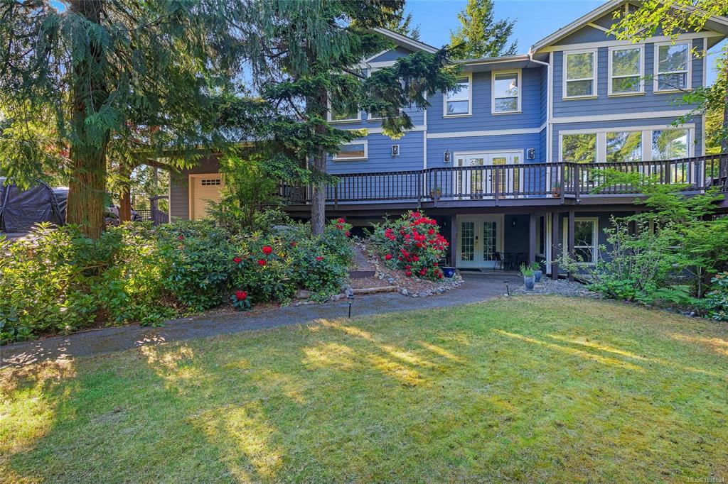 1571 Meadowood Way, 1038624, BC,