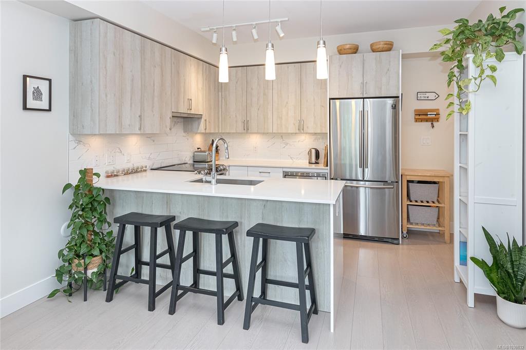 Fifth View of 1450 Glentana Rd, View Royal, BC, V9A 2P8
