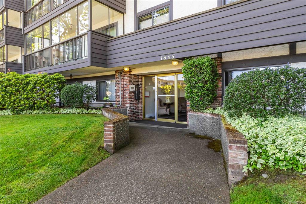 Fifth View of 1665 Oak Bay Ave, Victoria, BC, V8R 1B5