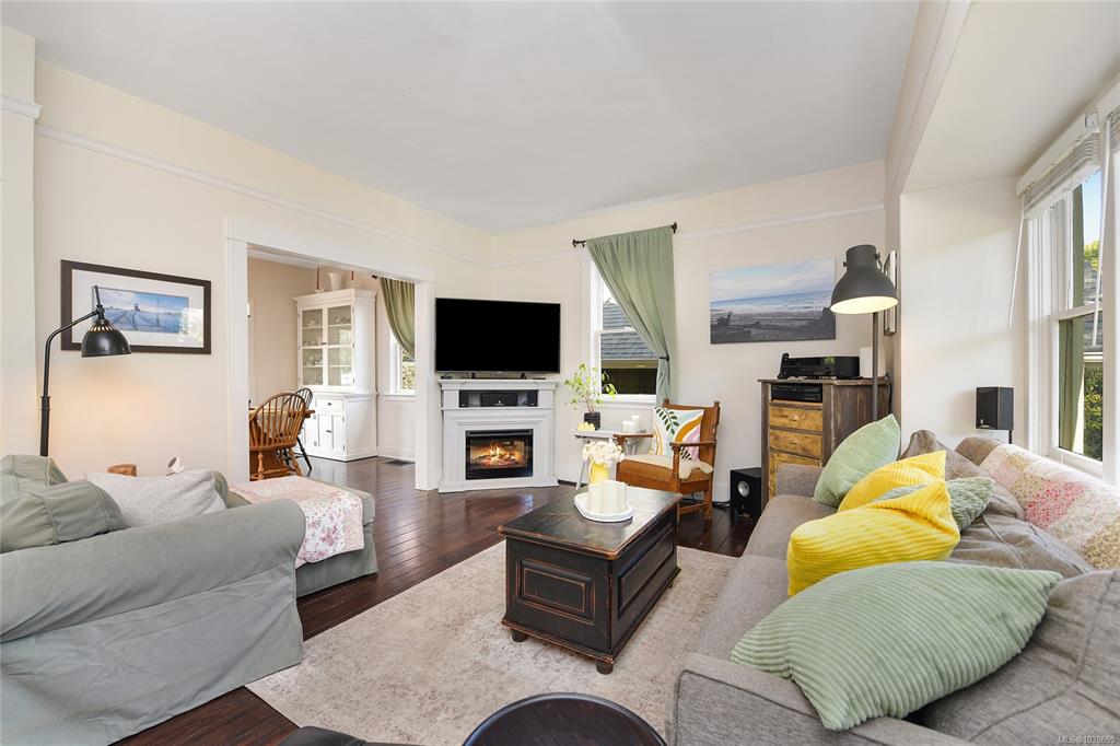 Fourth View of 1000 Lodge Ave, Saanich, BC, V8X 3A8