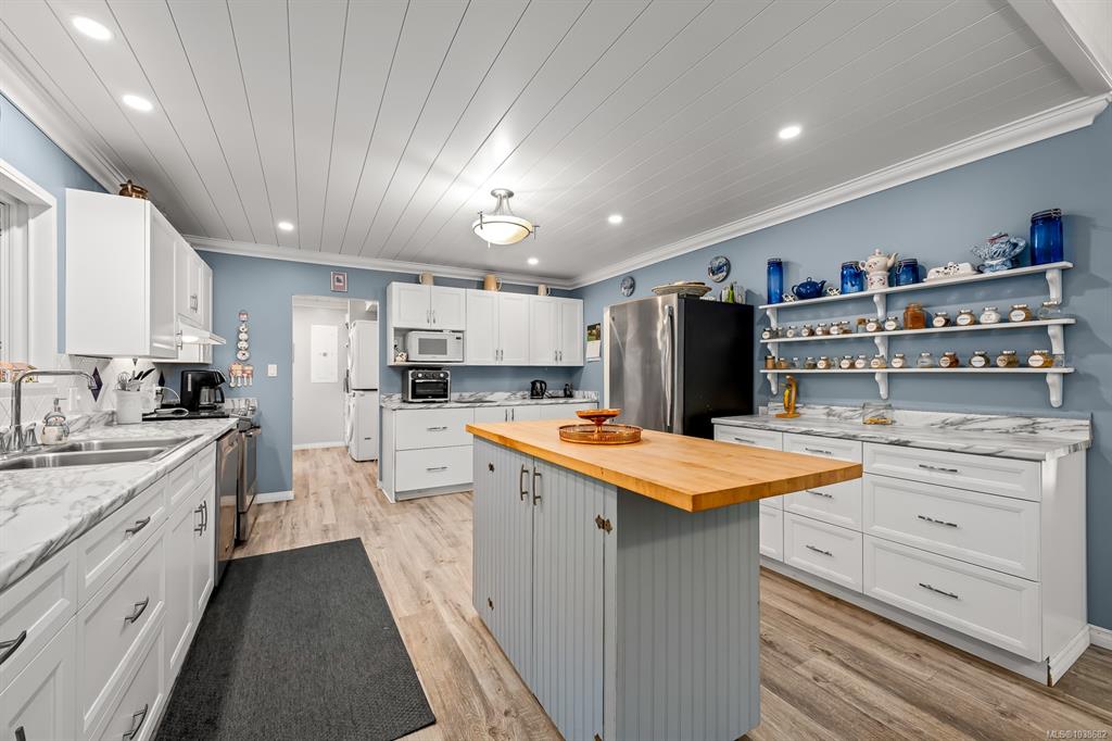 Fourth View of 2468 Endall Rd, Black Creek, BC, V0R 1C0