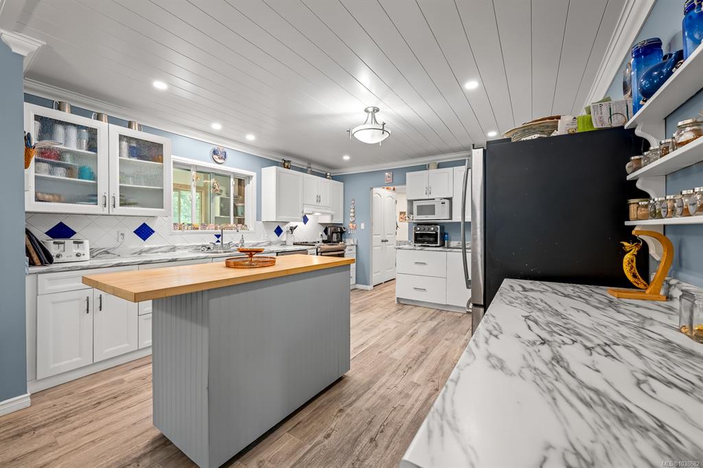 Fifth View of 2468 Endall Rd, Black Creek, BC, V0R 1C0