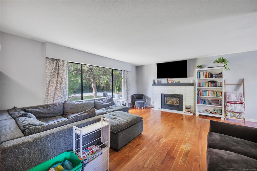 Third View of 1591 Sharon Pl, Parksville, BC, V9P 1Y7