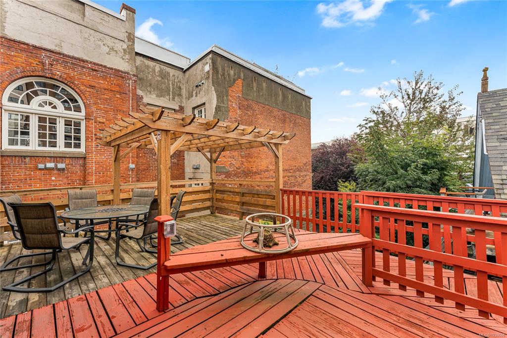 Fifth View of 1608 Quadra St, Victoria, BC, V8W 2L4