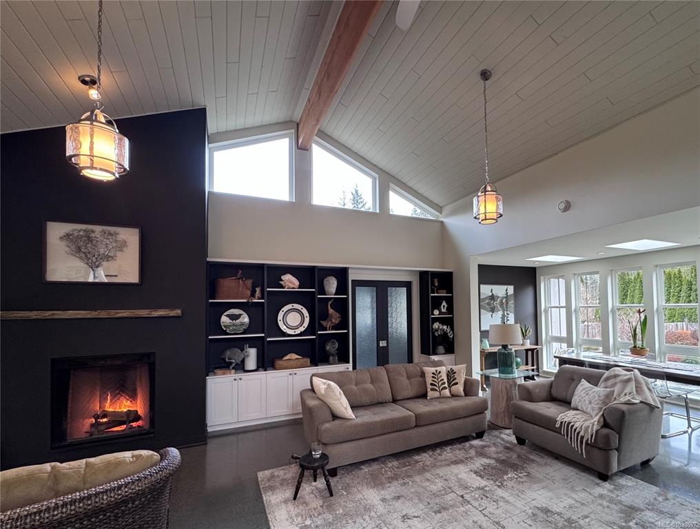 Third View of 3881 Charlton Dr, Qualicum Beach, BC, V9K 1Z3