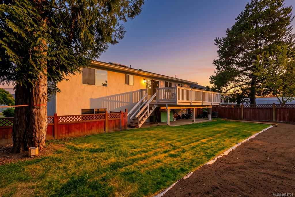 Third View of 598 Tait St, Saanich, BC, V8Z 2C9