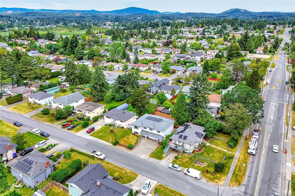 Fourth View of 598 Tait St, Saanich, BC, V8Z 2C9