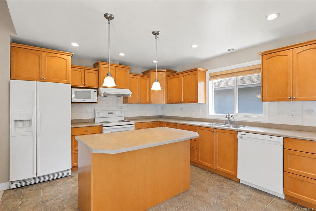 Third View of 1709 Mamich Cir, Saanich, BC, V8N 6N1