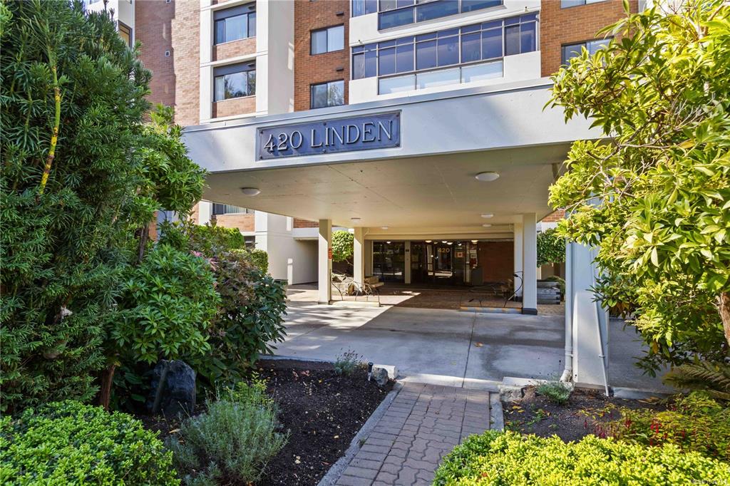 Third View of 420 Linden Ave, Victoria, BC, V8V 4G3