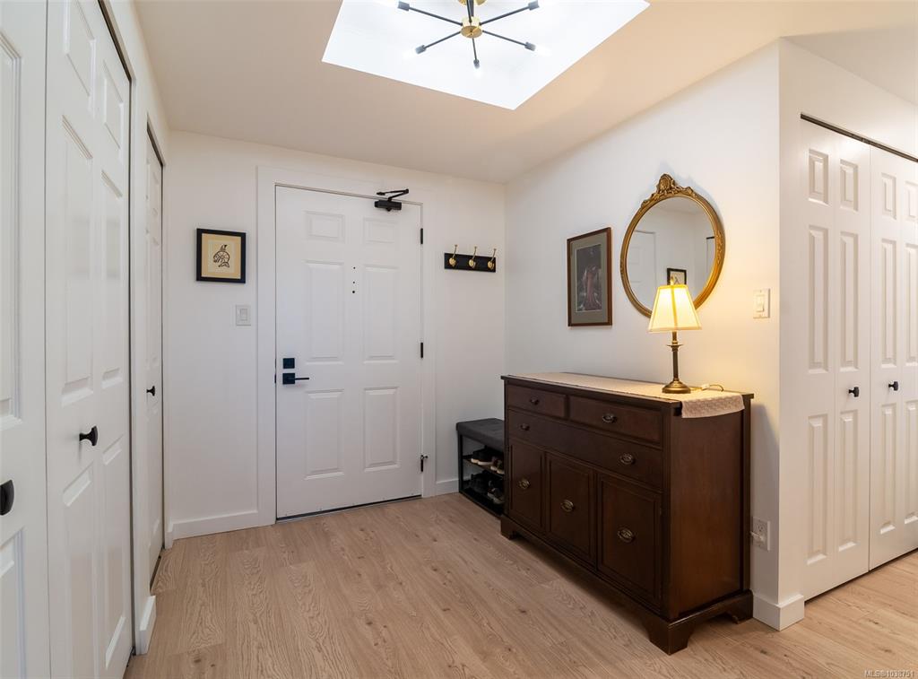 Fourth View of 420 Linden Ave, Victoria, BC, V8V 4G3