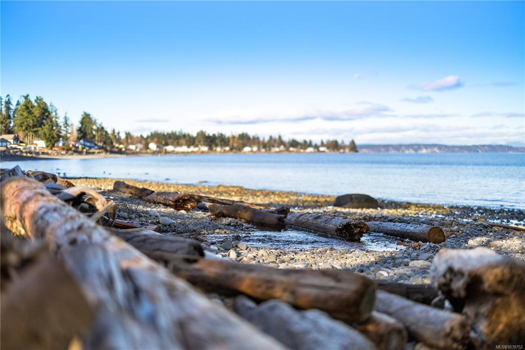 Fifth View of 3983 Appian Way, Campbell River, BC, V9H 1G3