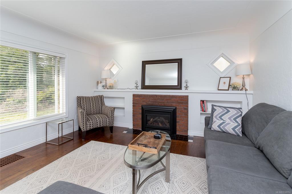 Third View of 4121 Quadra St, Saanich, BC, V8X 1L1