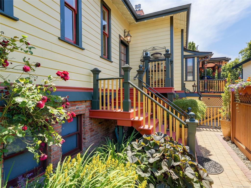 Second View of 224 Superior St, Victoria, BC, V8V 1T3