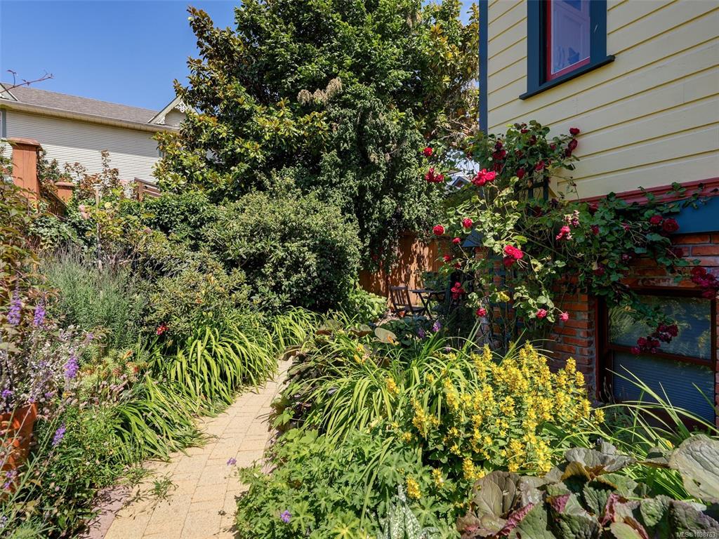 Third View of 224 Superior St, Victoria, BC, V8V 1T3