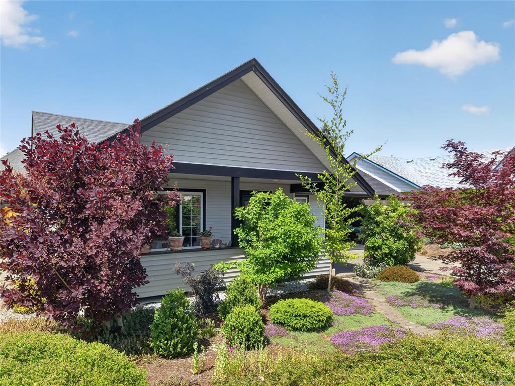 Fifth View of 3305 Ninth St, Cumberland, BC, V0R 1S0