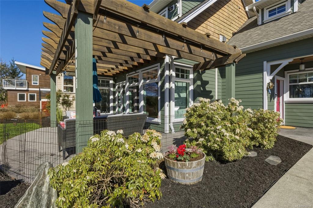 Fifth View of 10117 West Saanich Rd, North Saanich, BC, V8L 5T6