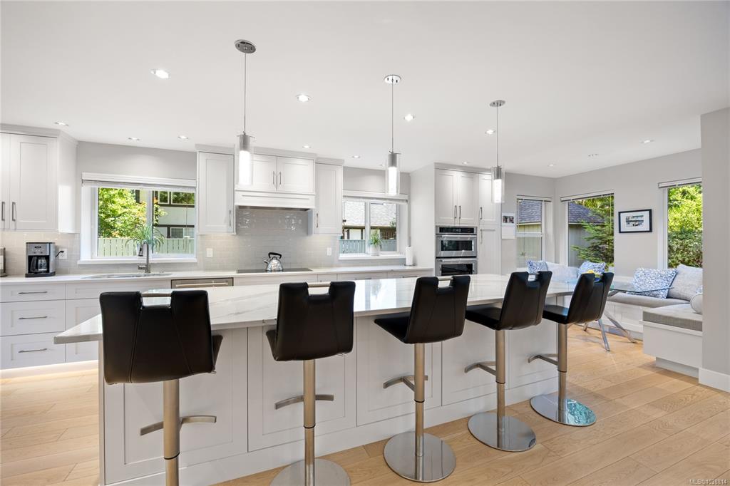 Fifth View of 787 Walema Ave, Saanich, BC, V8Y 3B1