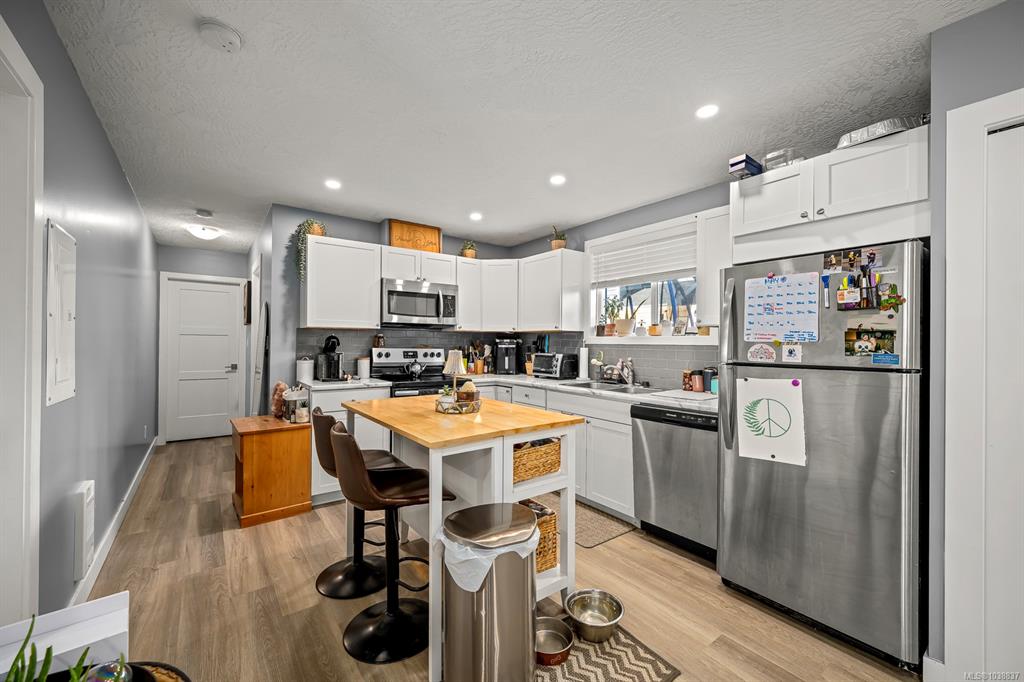 Fourth View of 3303 Seventh St, Cumberland, BC, V0R 1S0