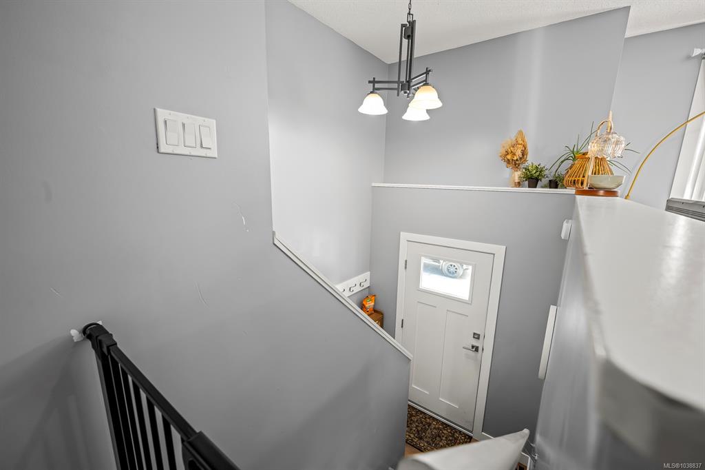Fifth View of 3303 Seventh St, Cumberland, BC, V0R 1S0