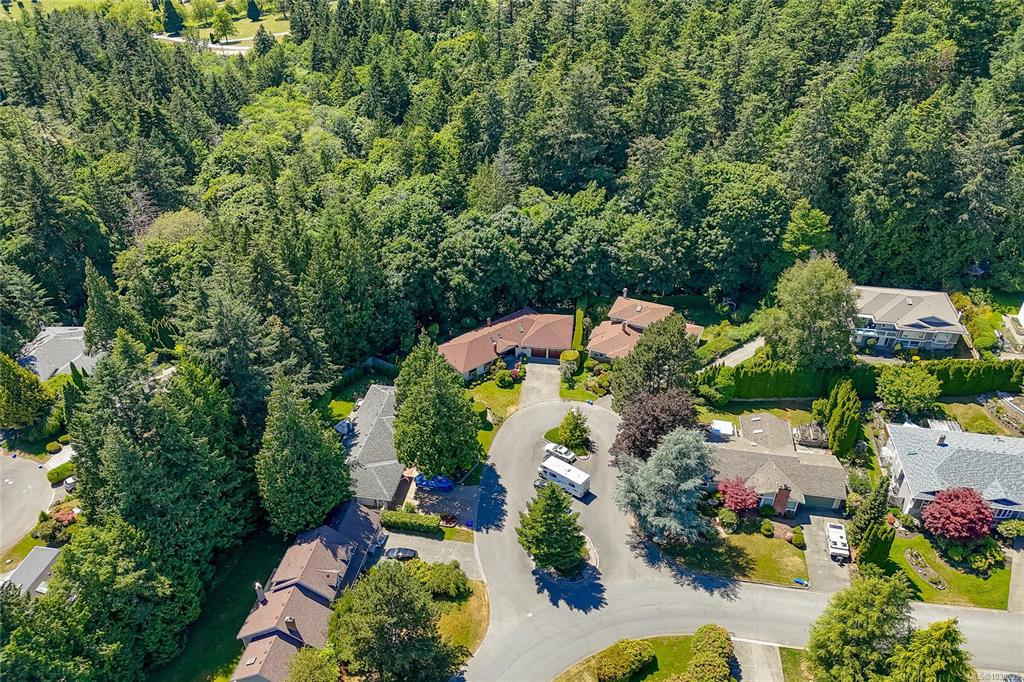 Second View of 4770 Amblewood Dr, Saanich, BC, V8Y 2S3