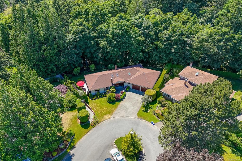 Third View of 4770 Amblewood Dr, Saanich, BC, V8Y 2S3