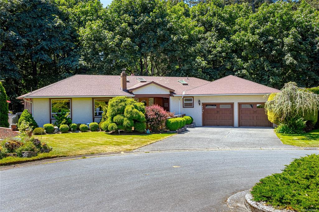 Fifth View of 4770 Amblewood Dr, Saanich, BC, V8Y 2S3