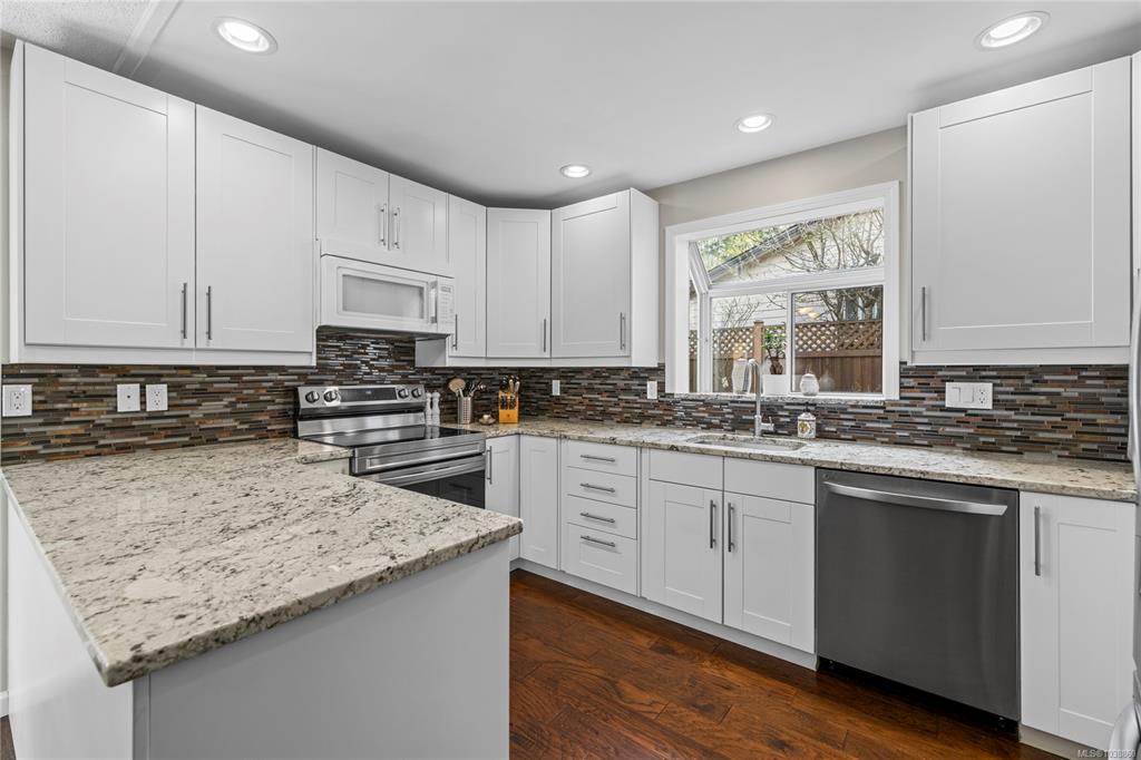 Fifth View of 1170 Clubhouse Dr, EAGLECREST, Qualicum Beach, BC, V9K 1C4