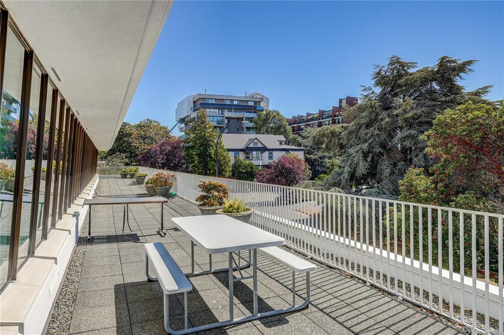 Fifth View of 810 Blanshard St, Victoria, BC, V8W 3E6