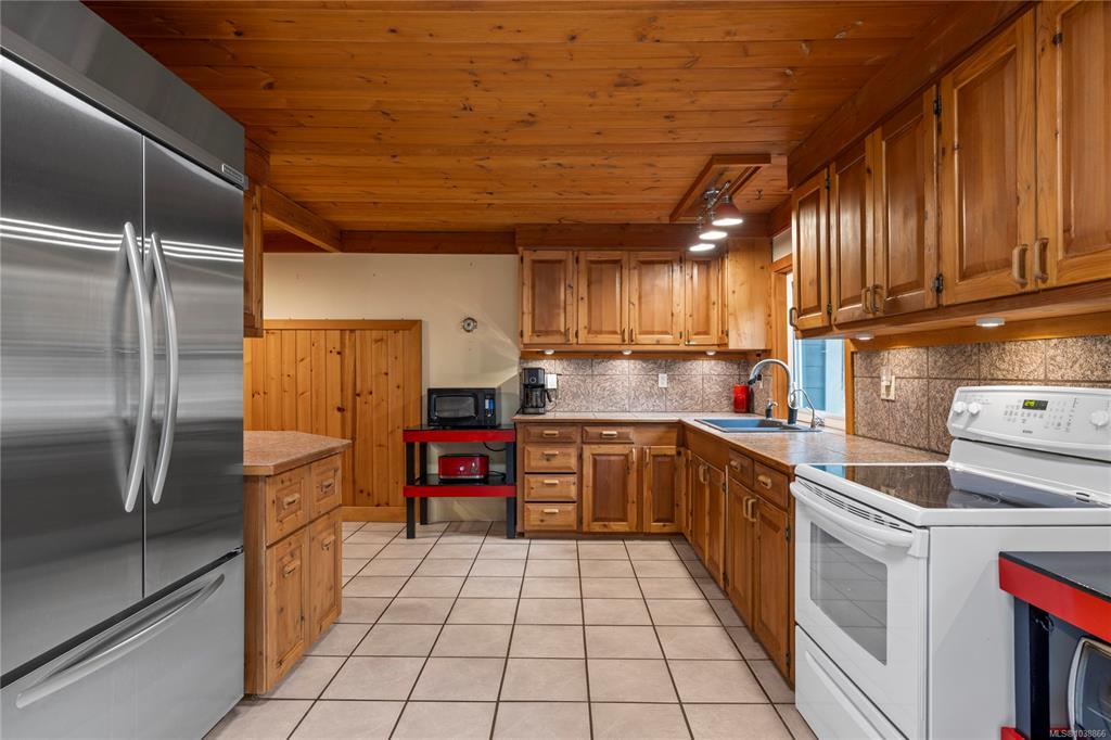 Third View of 550 Corcan Rd, Qualicum Beach, BC, V9K 2E9