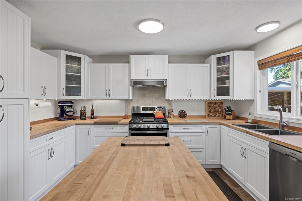 Fifth View of 787 Barclay Cres, French Creek, BC, V9P 1Z3