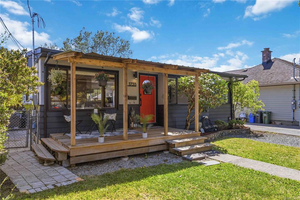 Fourth View of 1735 Newton St, Victoria, BC, V8R 2R1