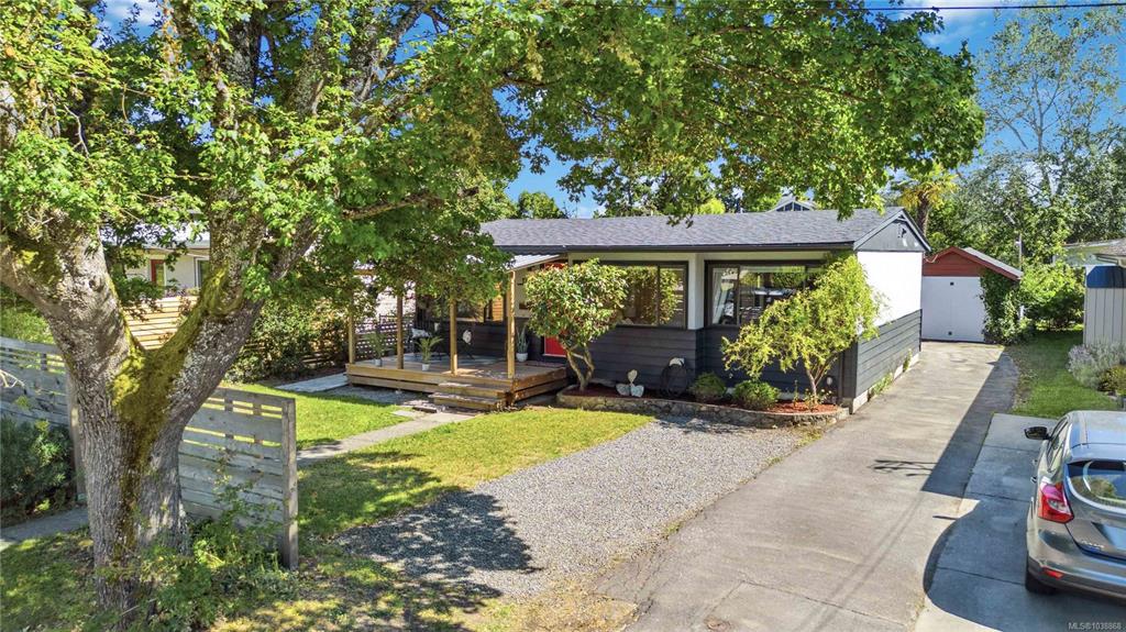 Fifth View of 1735 Newton St, Victoria, BC, V8R 2R1