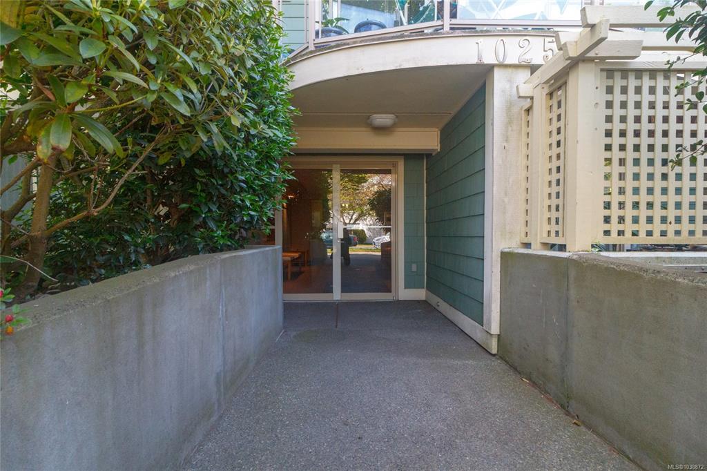 Fourth View of 1025 Meares St, Victoria, BC, V8V 3J7