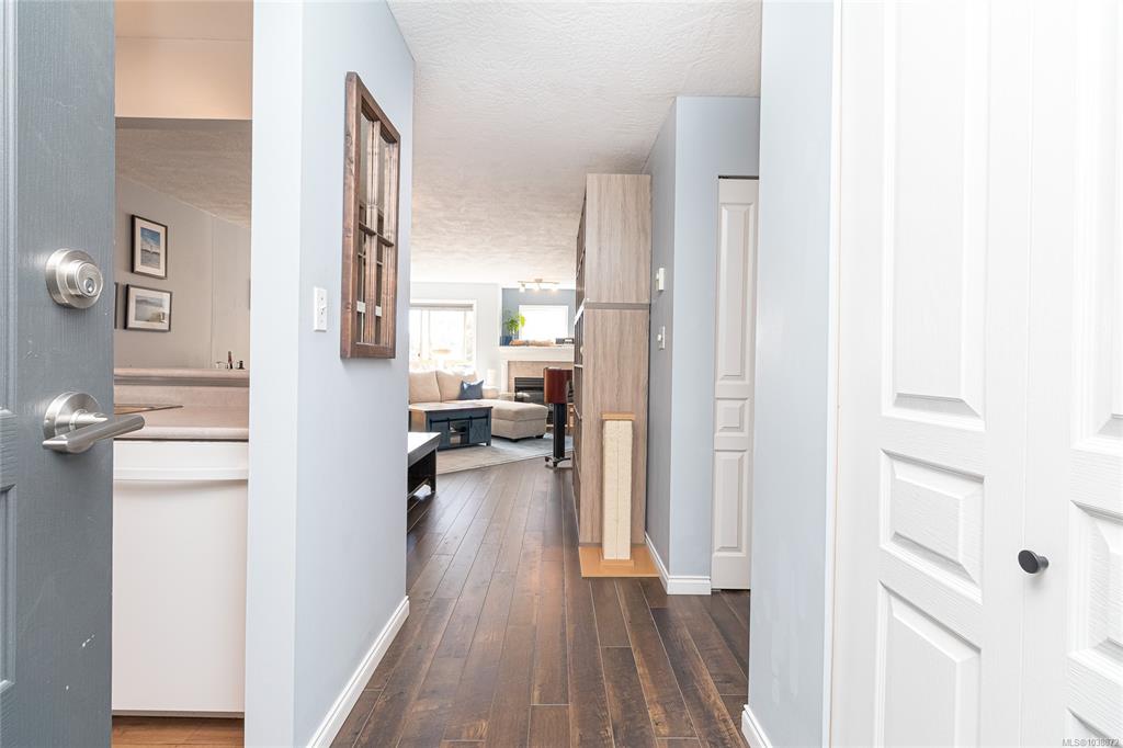 Fifth View of 1025 Meares St, Victoria, BC, V8V 3J7
