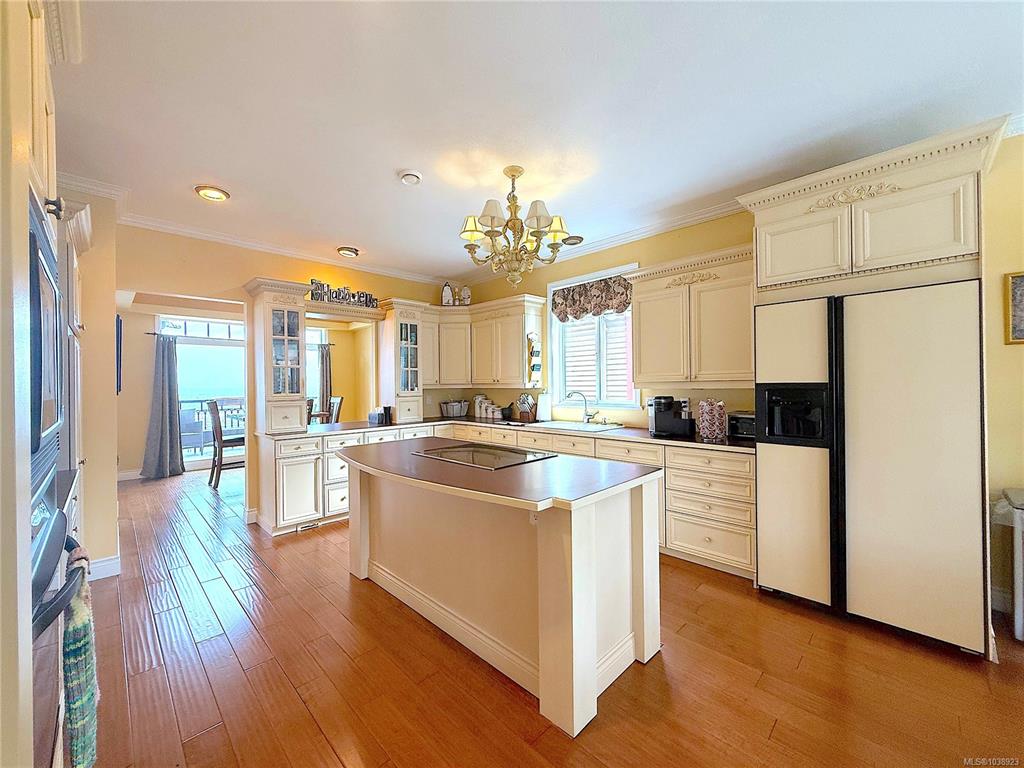 Third View of 3264 Island Hwy S, Campbell River, BC, V9W 1C9