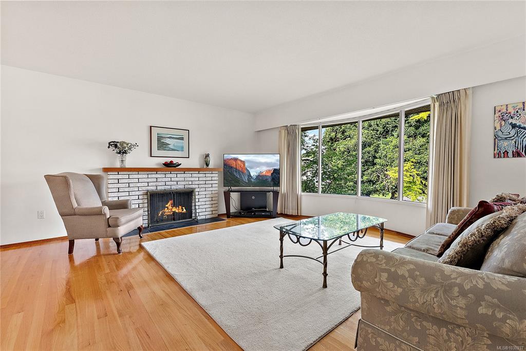 Third View of 3955 Emerald Pl, Saanich, BC, V8P 4T8