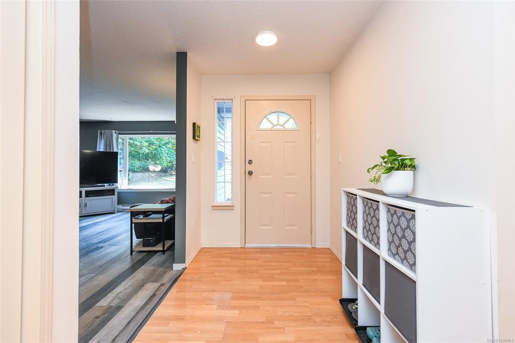 Fourth View of 7730 Vivian Way, Fanny Bay, BC, V0R 2W0