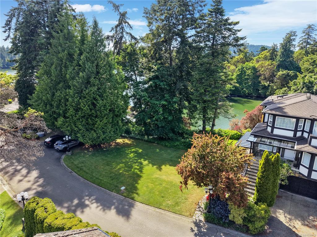 Third View of 10 Governors Point Rd, Governor's Point Marine Estate, View Royal, BC, V9B 5L8