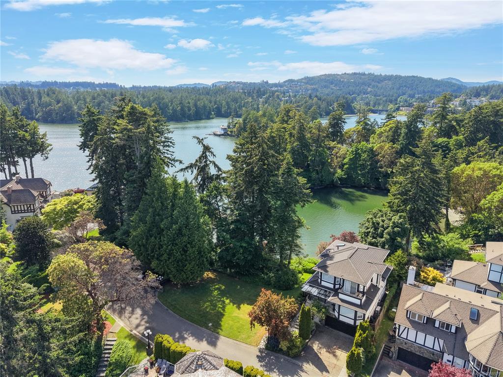 Fifth View of 10 Governors Point Rd, Governor's Point Marine Estate, View Royal, BC, V9B 5L8