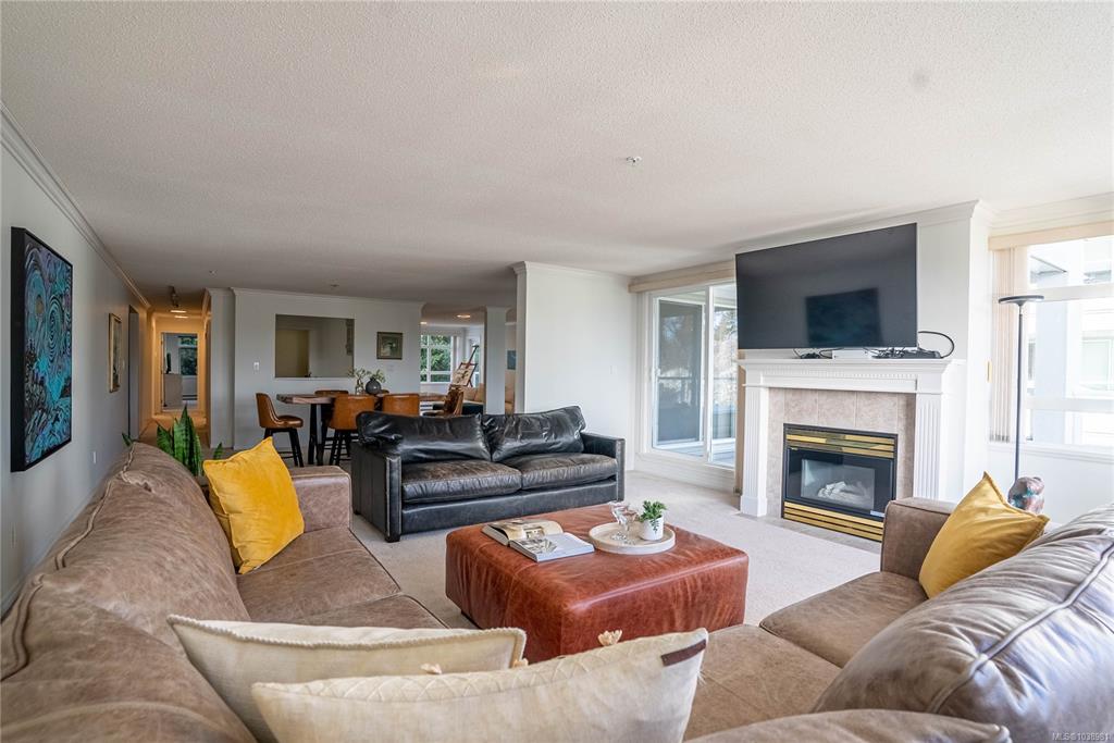 Fifth View of 5110 Cordova Bay Rd, Saanich, BC, V8Y 2K5