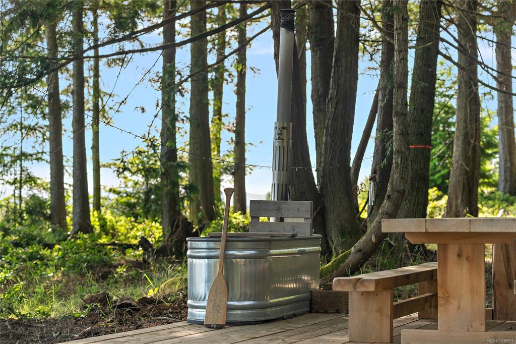 Fifth View of 377 Evergreen Lane, Sidney Island, BC, V8L 5Y9