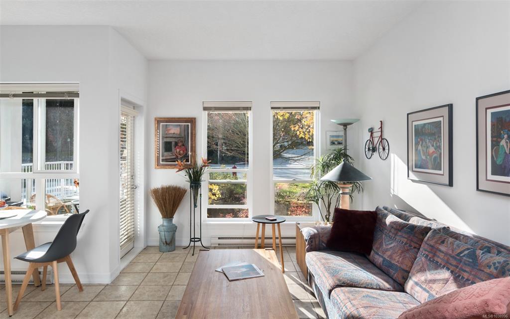 3915 Carey Rd, 1038996, BC,