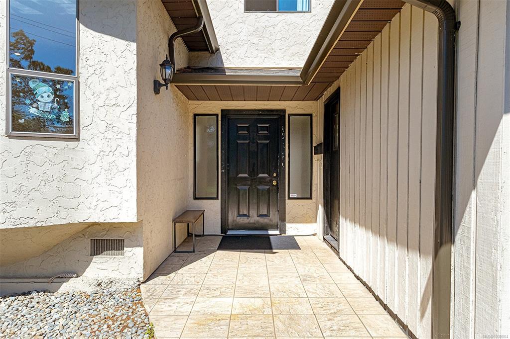 Fifth View of 484 Goldstream Ave, Langford, BC, V9B 2W5